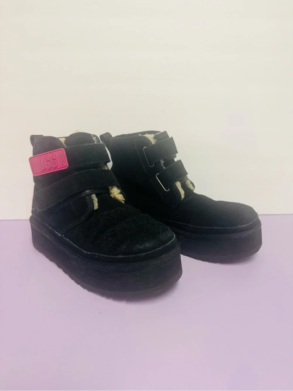 UGG Neumel Platform boots in black Size 4